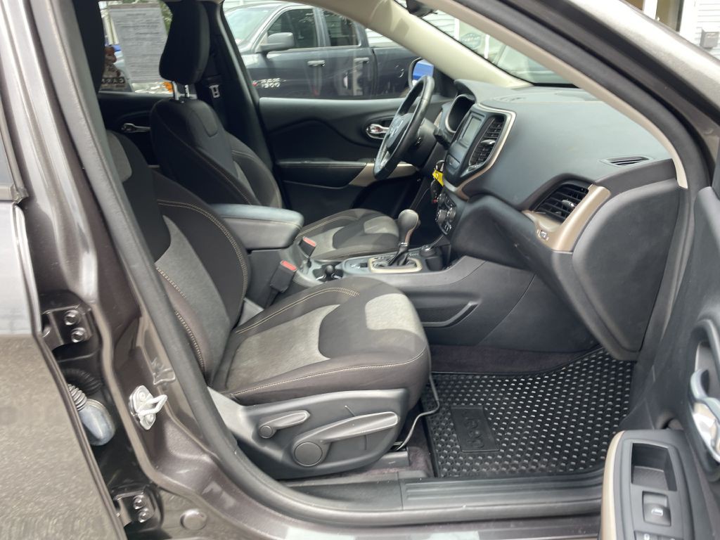 2017 Jeep Cherokee Image 20