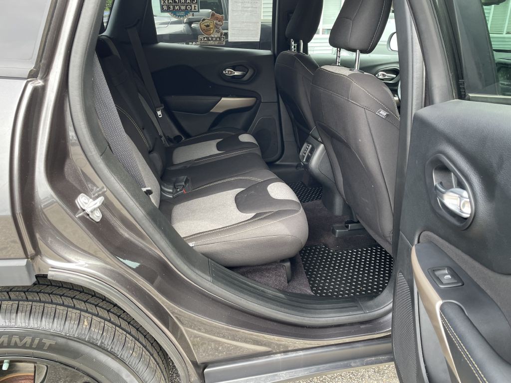 2017 Jeep Cherokee Image 21