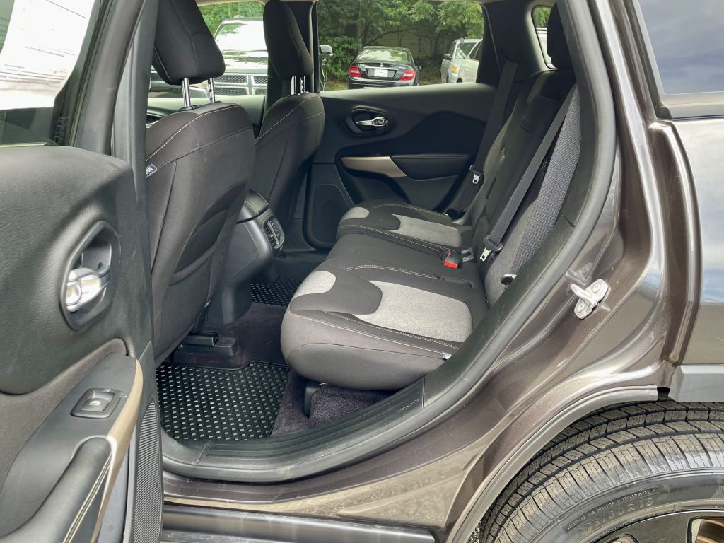 2017 Jeep Cherokee Image 22