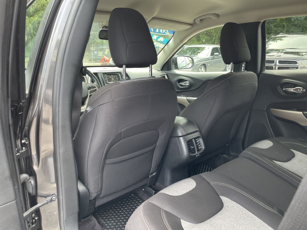 2017 Jeep Cherokee Image 23