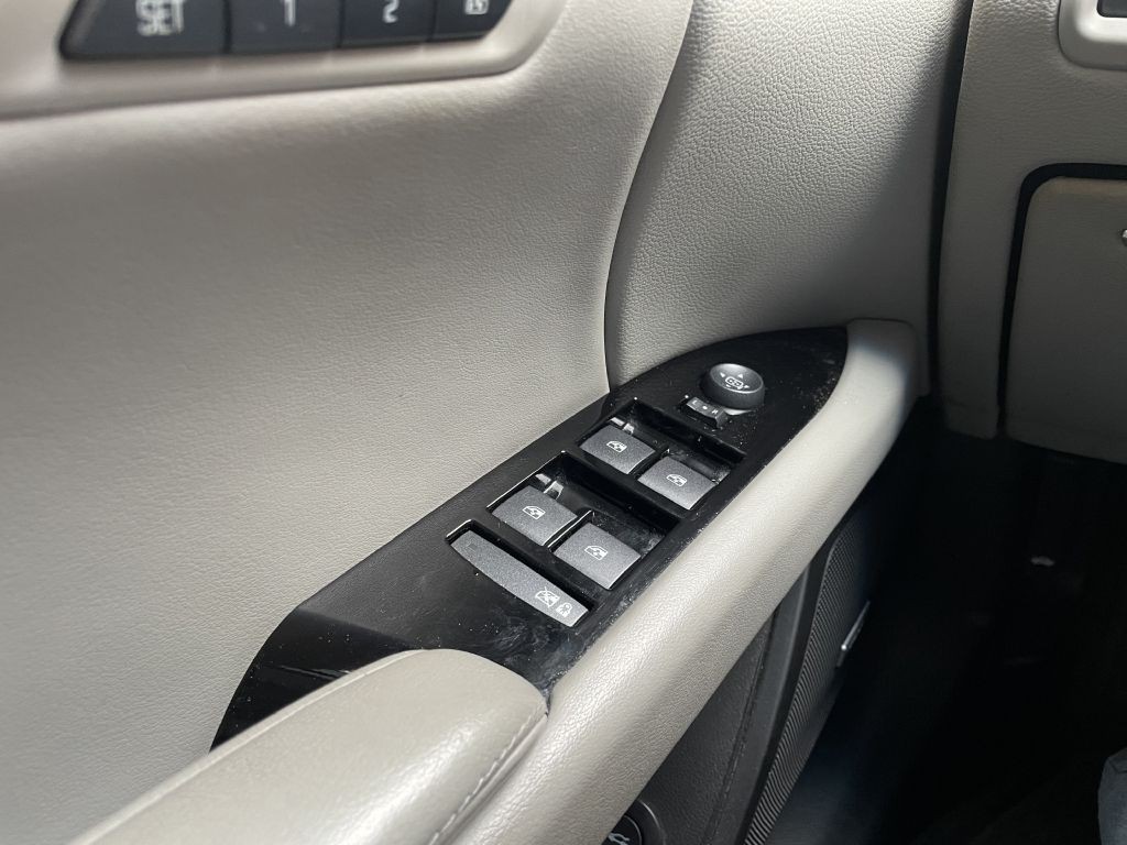 2013 Cadillac XTS Image 16