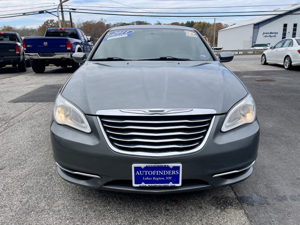 2011 Chrysler 200 Image 2