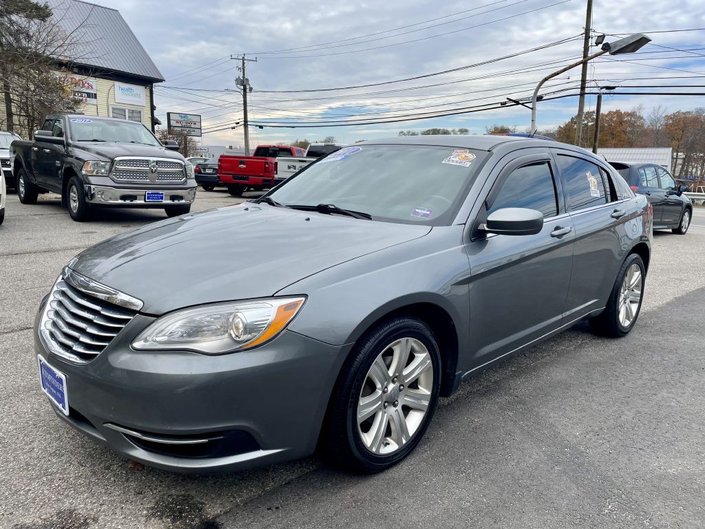 2011 Chrysler 200 Image 3