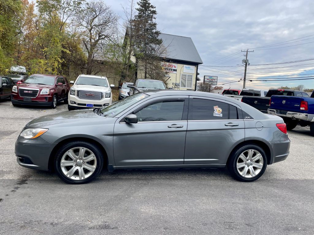 2011 Chrysler 200 Image 4