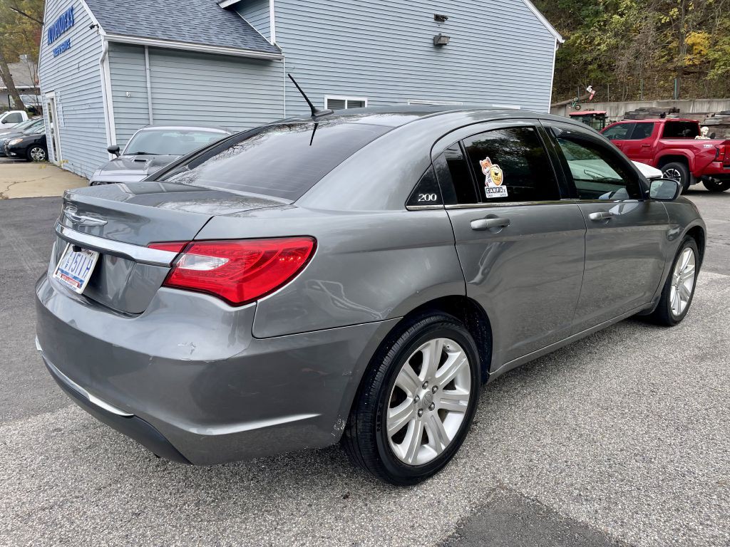 2011 Chrysler 200 Image 7