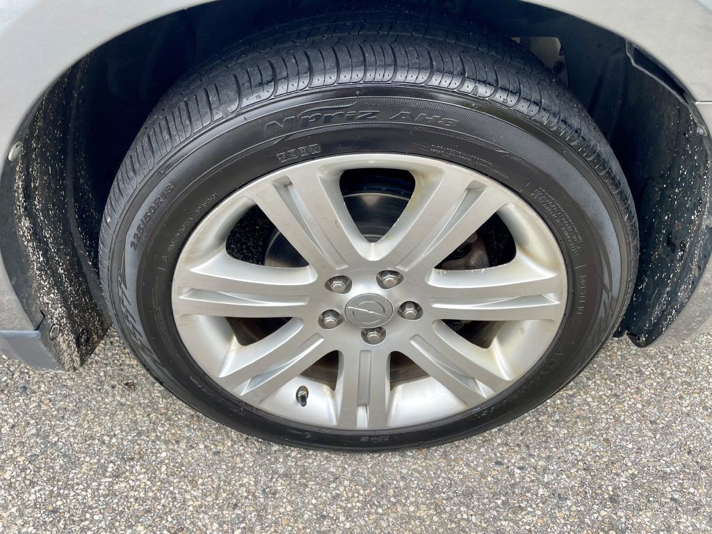 2011 Chrysler 200 Image 9