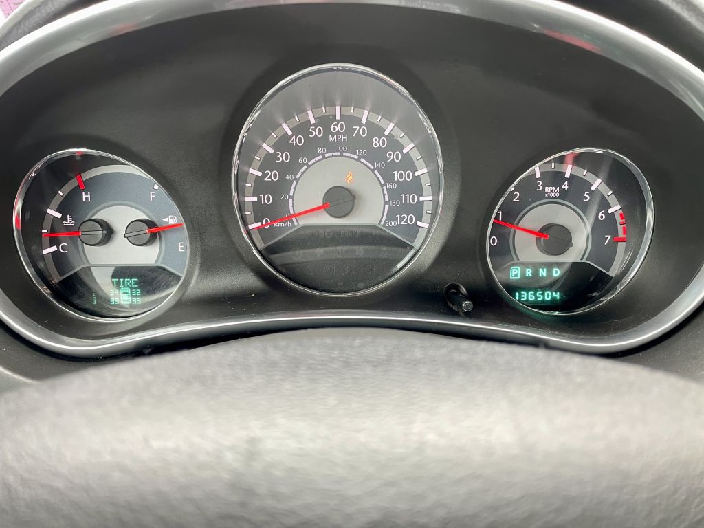 2011 Chrysler 200 Image 13