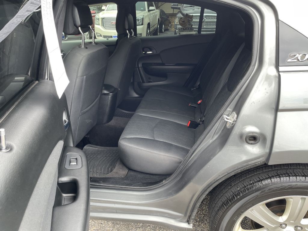 2011 Chrysler 200 Image 23