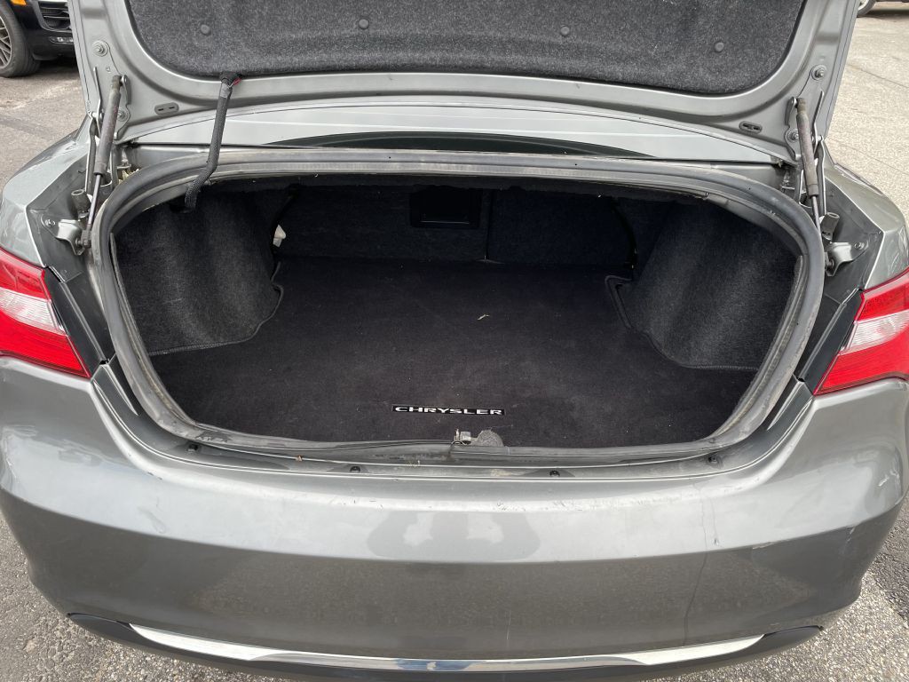 2011 Chrysler 200 Image 25