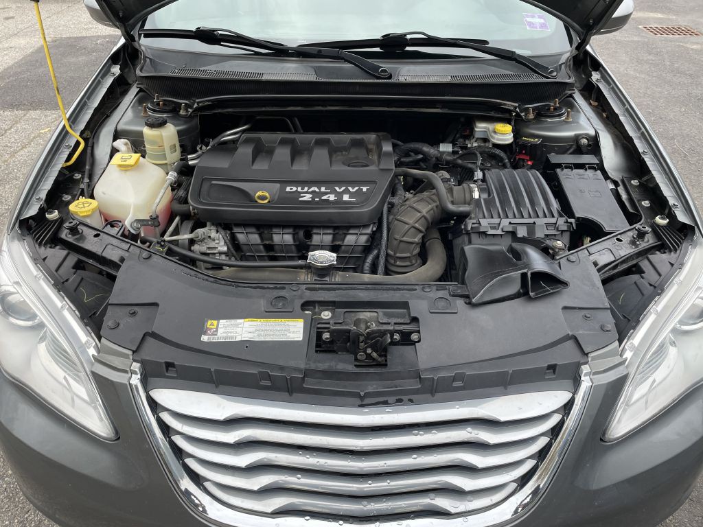 2011 Chrysler 200 Image 26