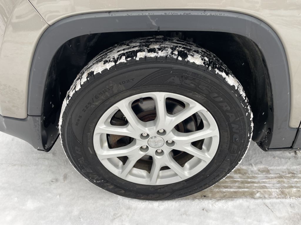 2017 Jeep Cherokee Image 9