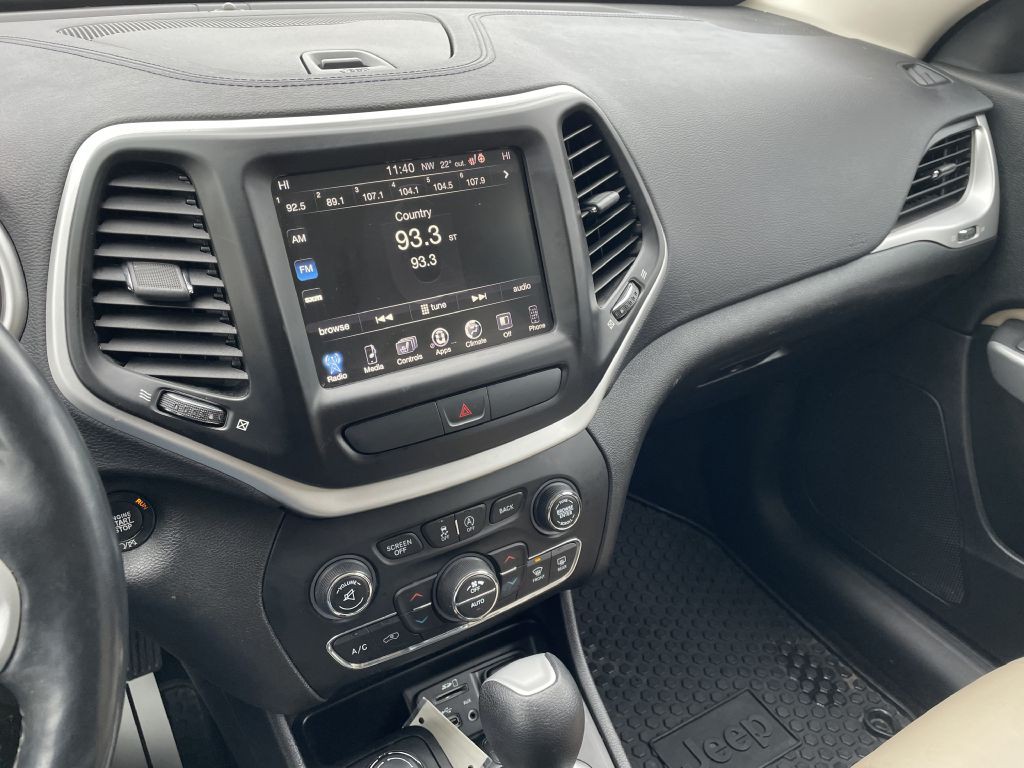 2017 Jeep Cherokee Image 14