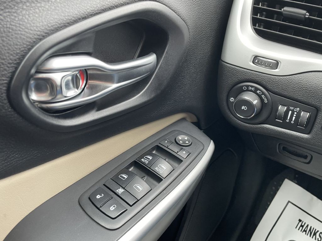 2017 Jeep Cherokee Image 17