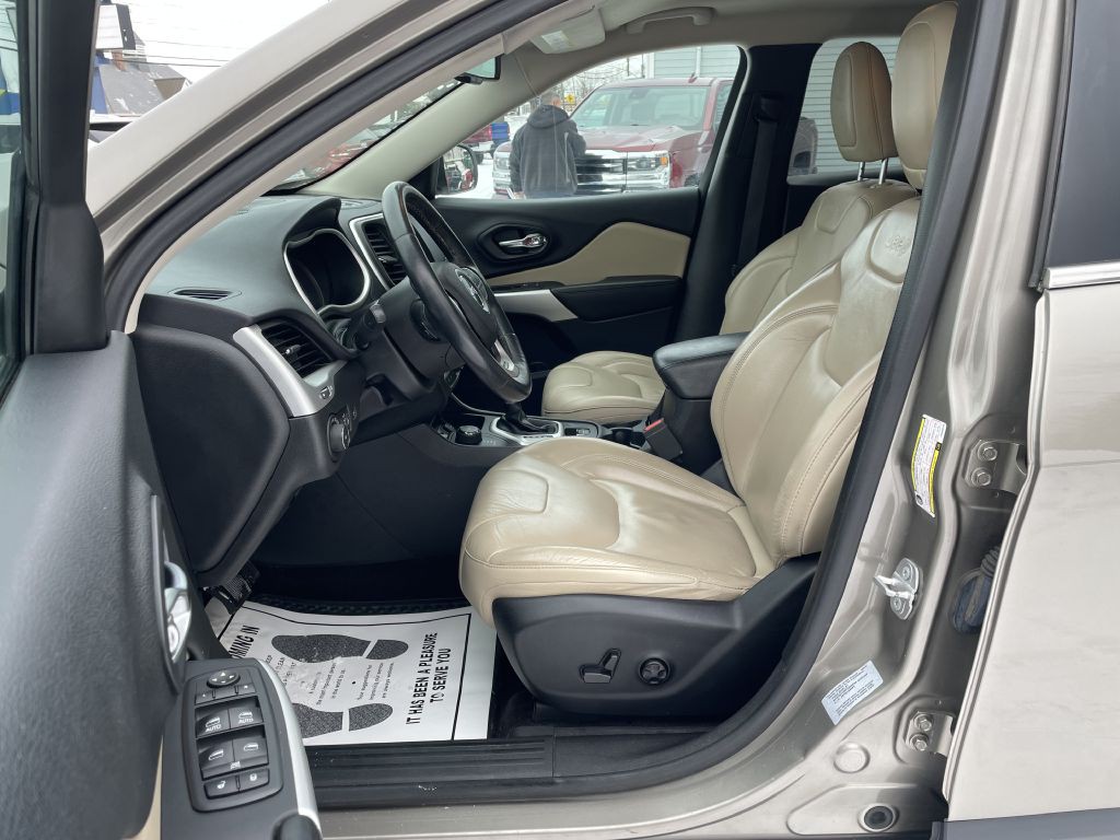 2017 Jeep Cherokee Image 19