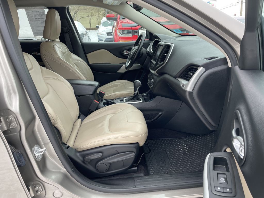 2017 Jeep Cherokee Image 20