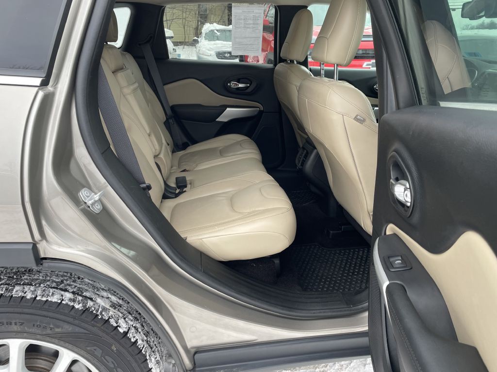 2017 Jeep Cherokee Image 22