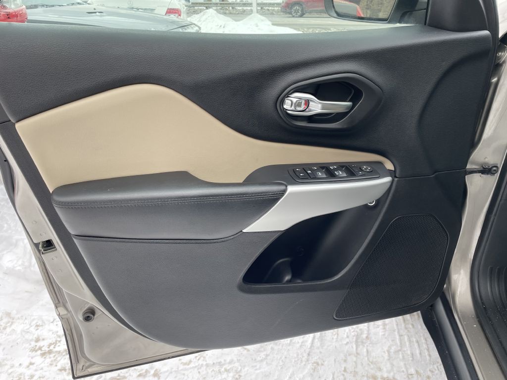 2017 Jeep Cherokee Image 26