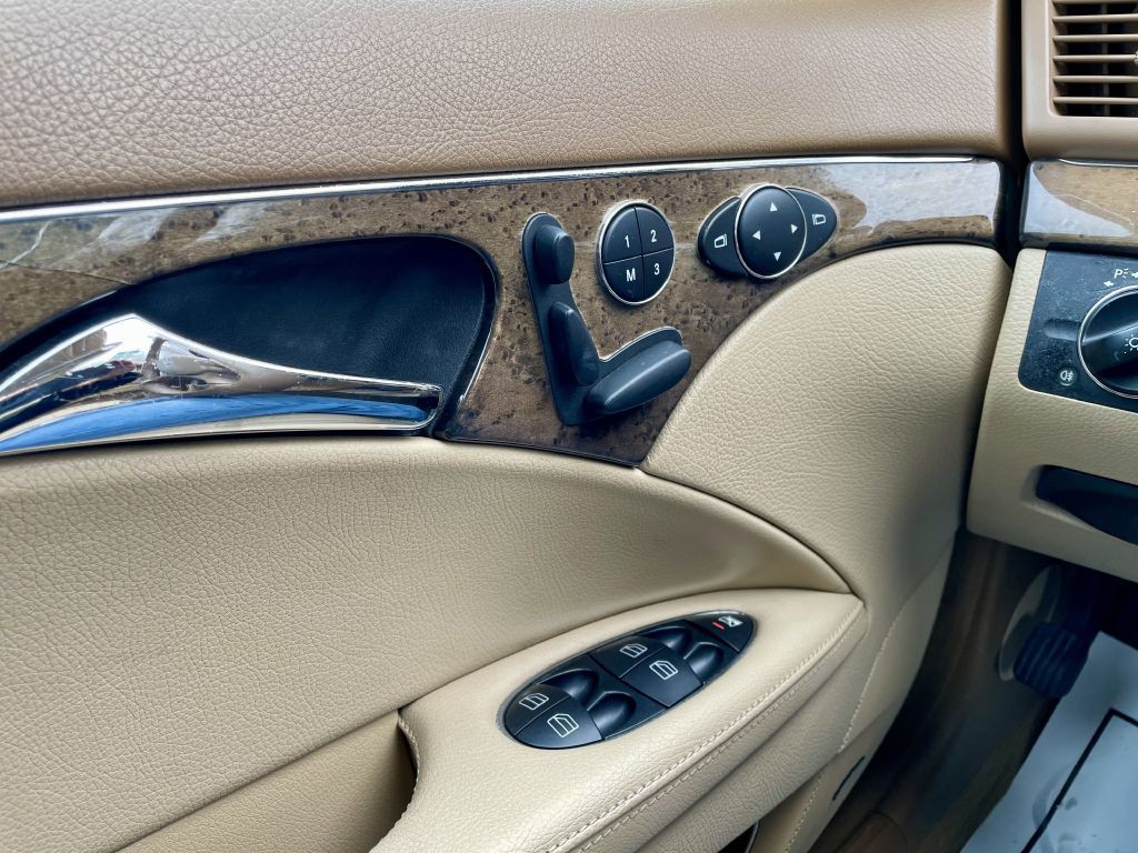 2009 Mercedes-Benz E-Class Image 17