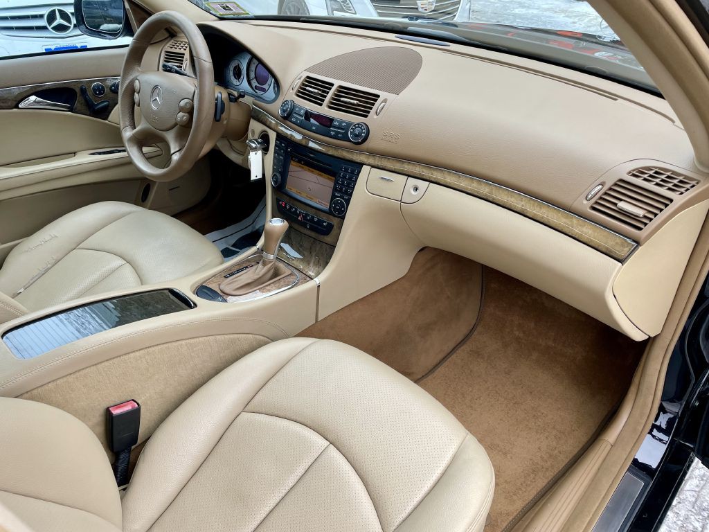 2009 Mercedes-Benz E-Class Image 22