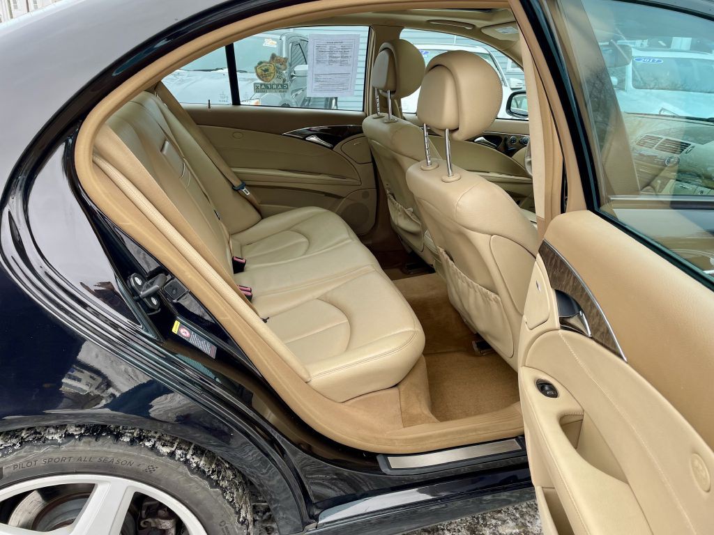 2009 Mercedes-Benz E-Class Image 25