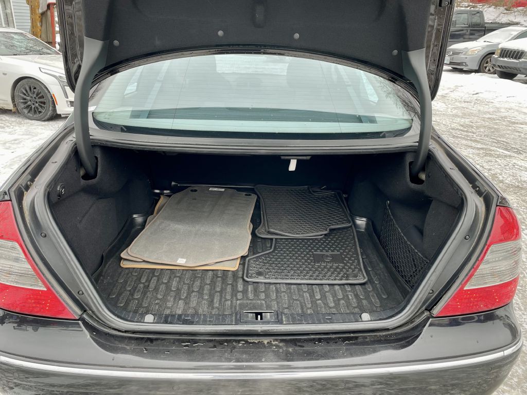 2009 Mercedes-Benz E-Class Image 32