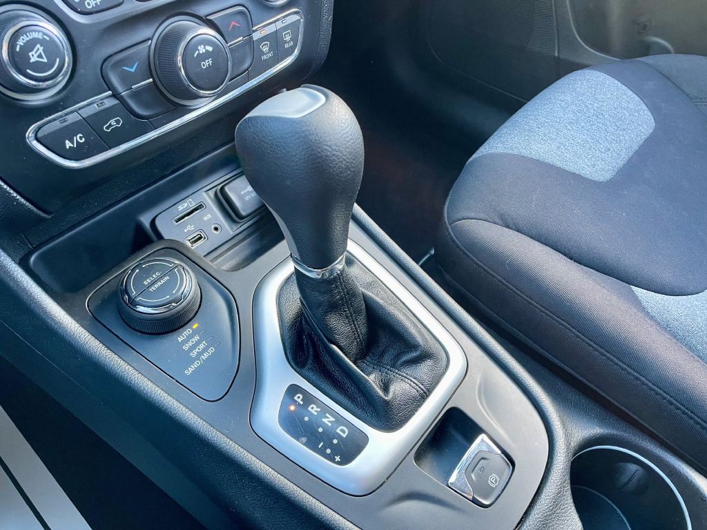 2014 Jeep Cherokee Image 15