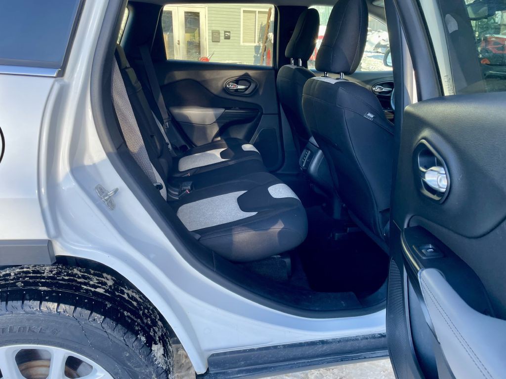 2014 Jeep Cherokee Image 21