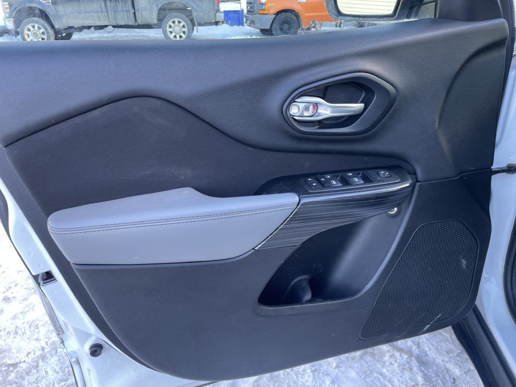 2014 Jeep Cherokee Image 25