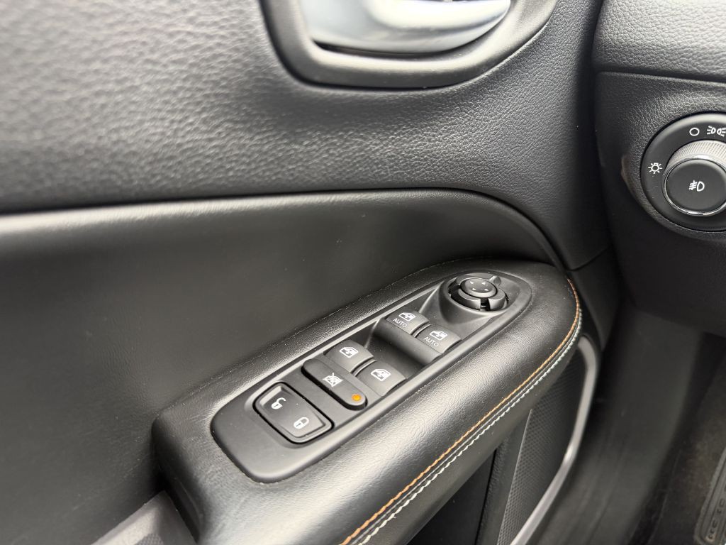 2019 Jeep Compass Image 16