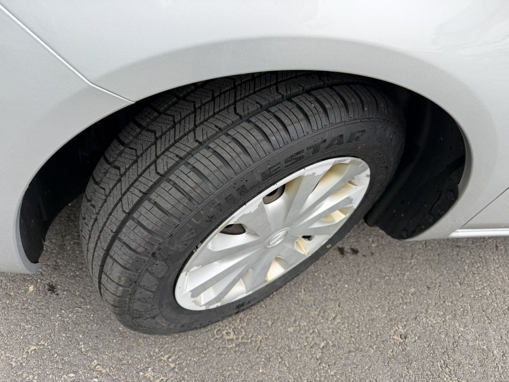 2019 Nissan Versa Image 9