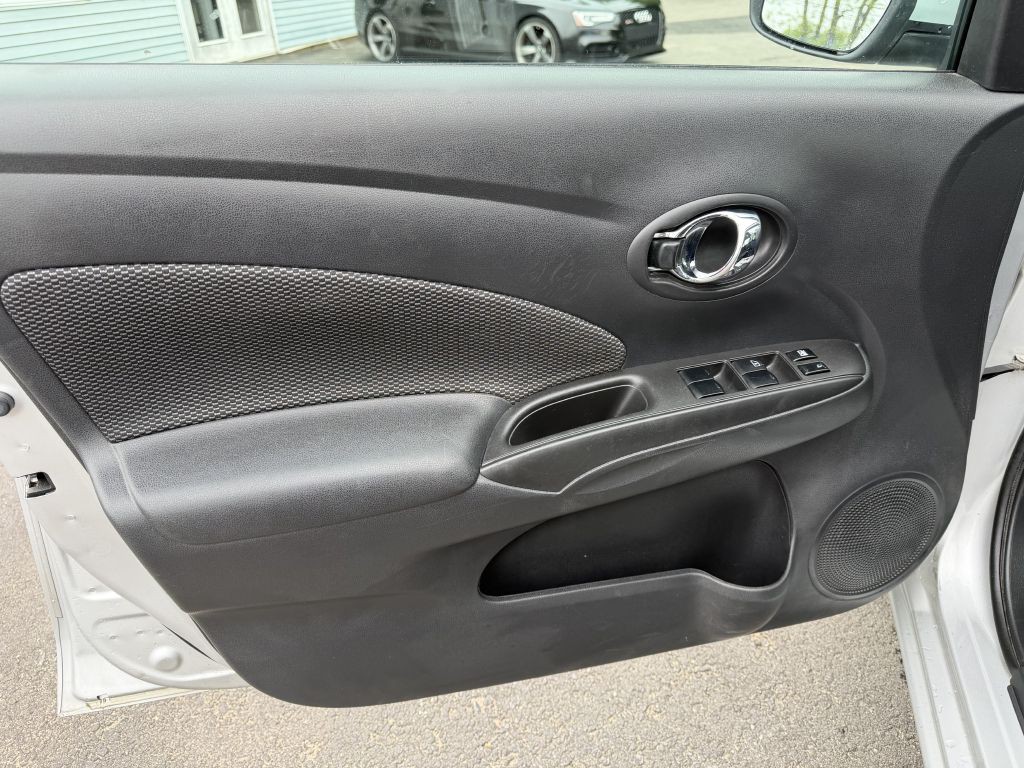 2019 Nissan Versa Image 25