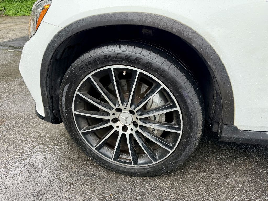 2017 Mercedes-Benz GLC-Class Image 9