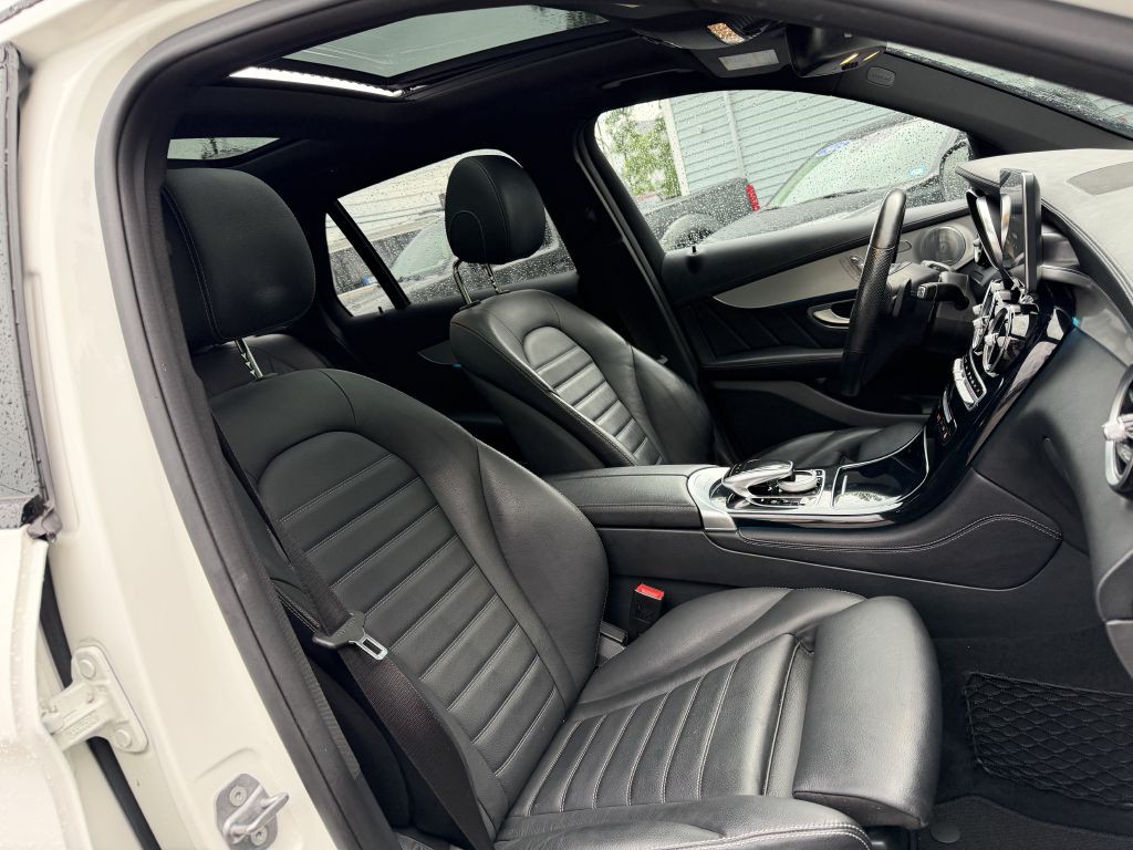 2017 Mercedes-Benz GLC-Class Image 27