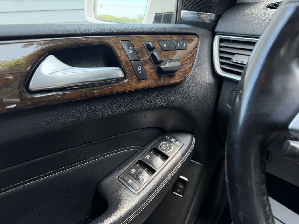 2012 Mercedes-Benz M-Class Image 17