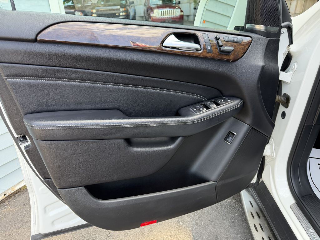 2012 Mercedes-Benz M-Class Image 21