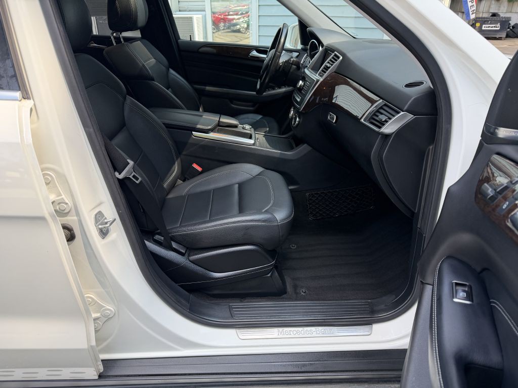 2012 Mercedes-Benz M-Class Image 23