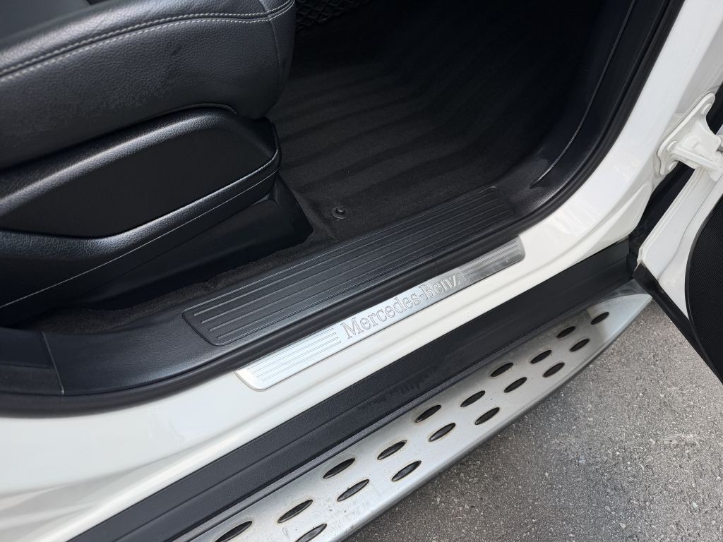 2012 Mercedes-Benz M-Class Image 27