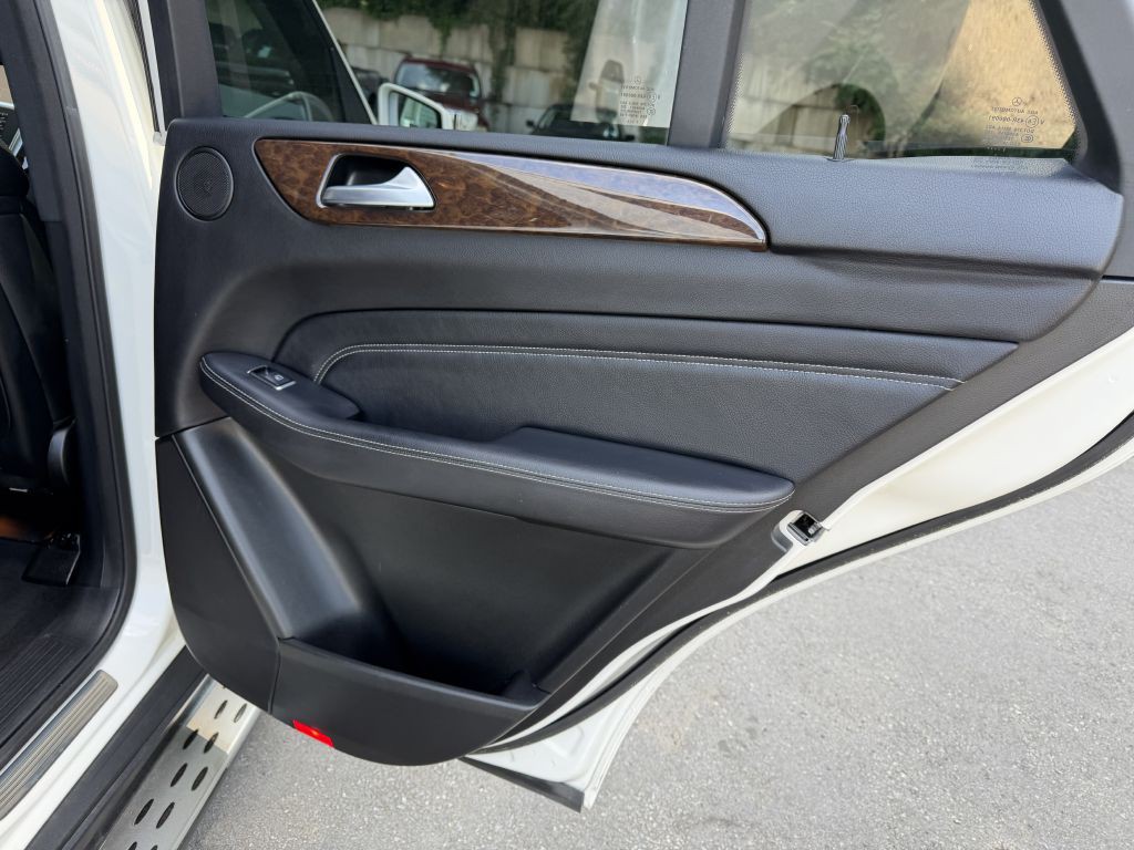 2012 Mercedes-Benz M-Class Image 29