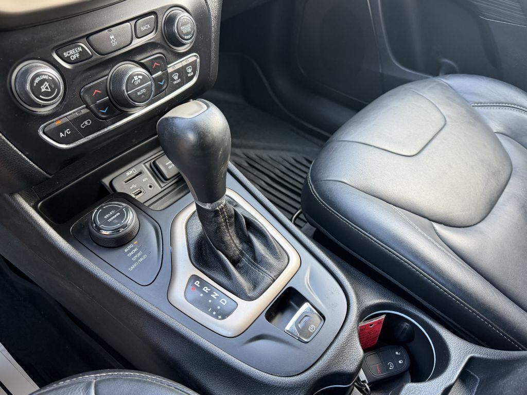 2014 Jeep Cherokee Image 16