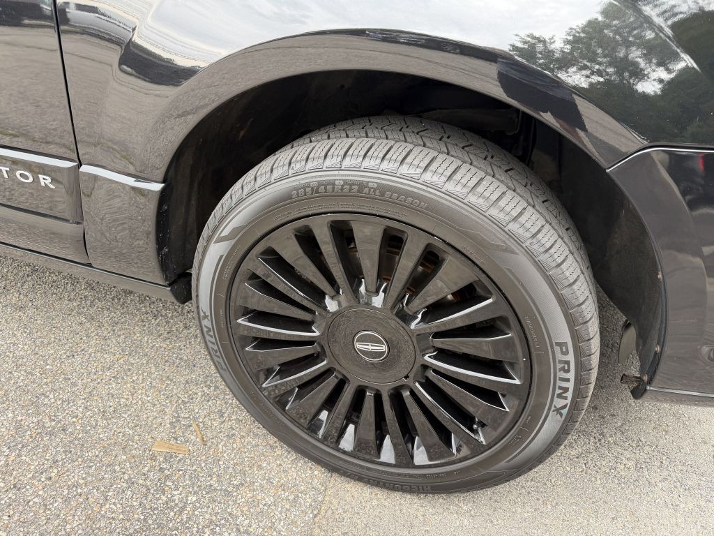 2015 Lincoln Navigator Image 9