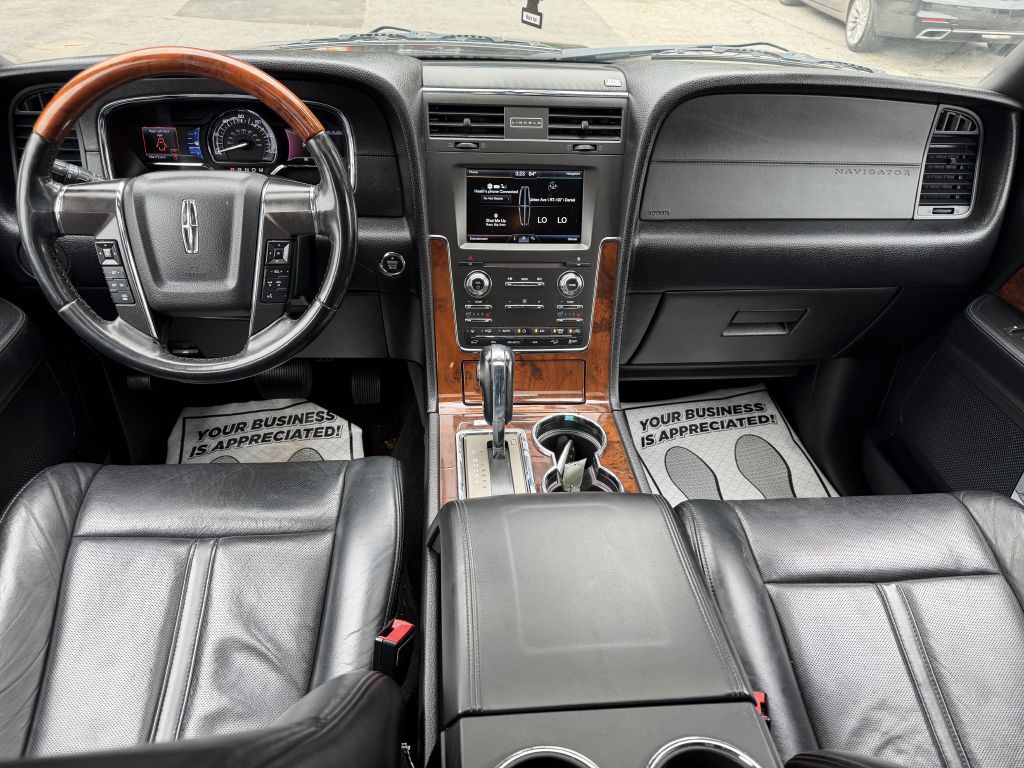 2015 Lincoln Navigator Image 11