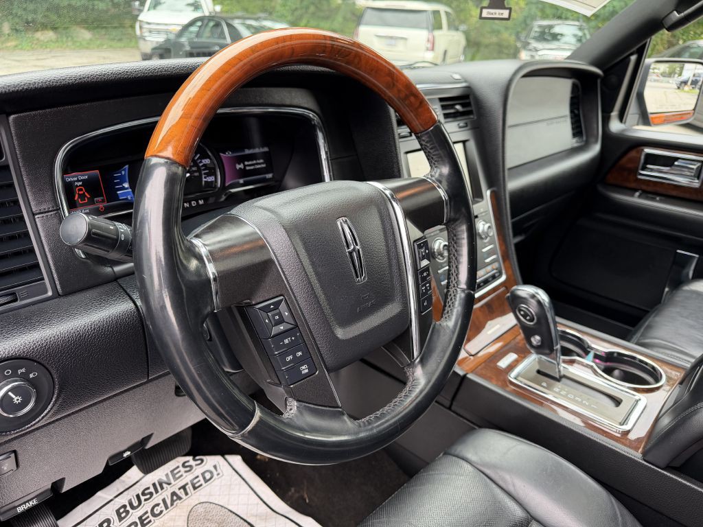 2015 Lincoln Navigator Image 12