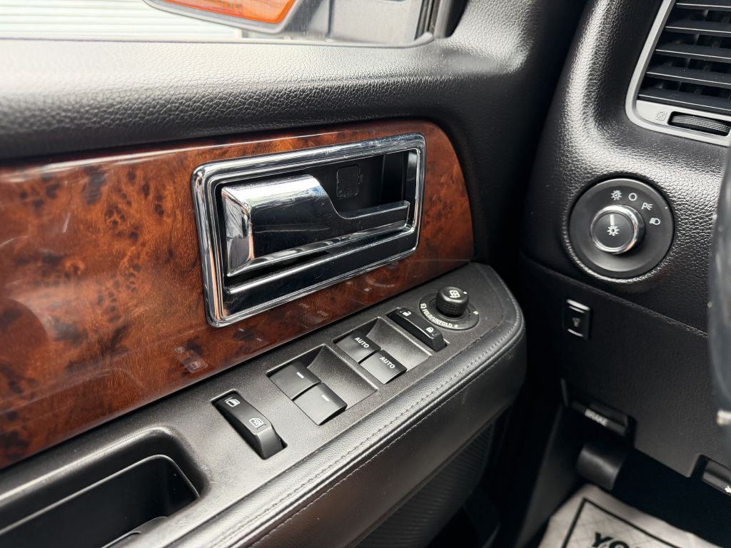 2015 Lincoln Navigator Image 17