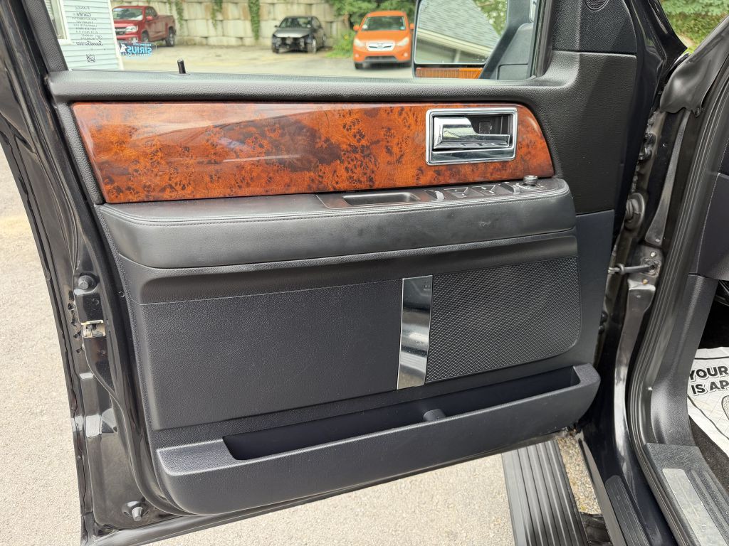 2015 Lincoln Navigator Image 22