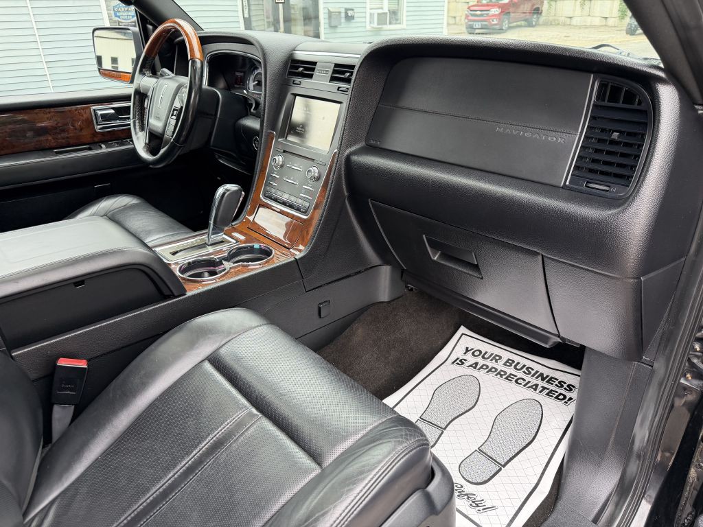 2015 Lincoln Navigator Image 23