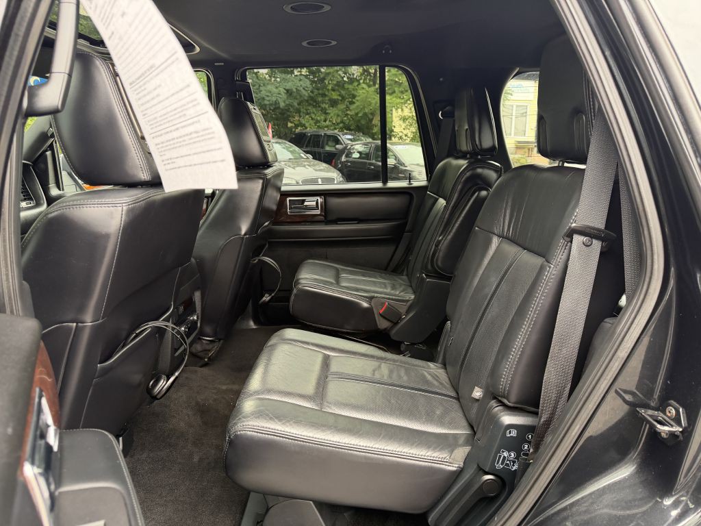 2015 Lincoln Navigator Image 32
