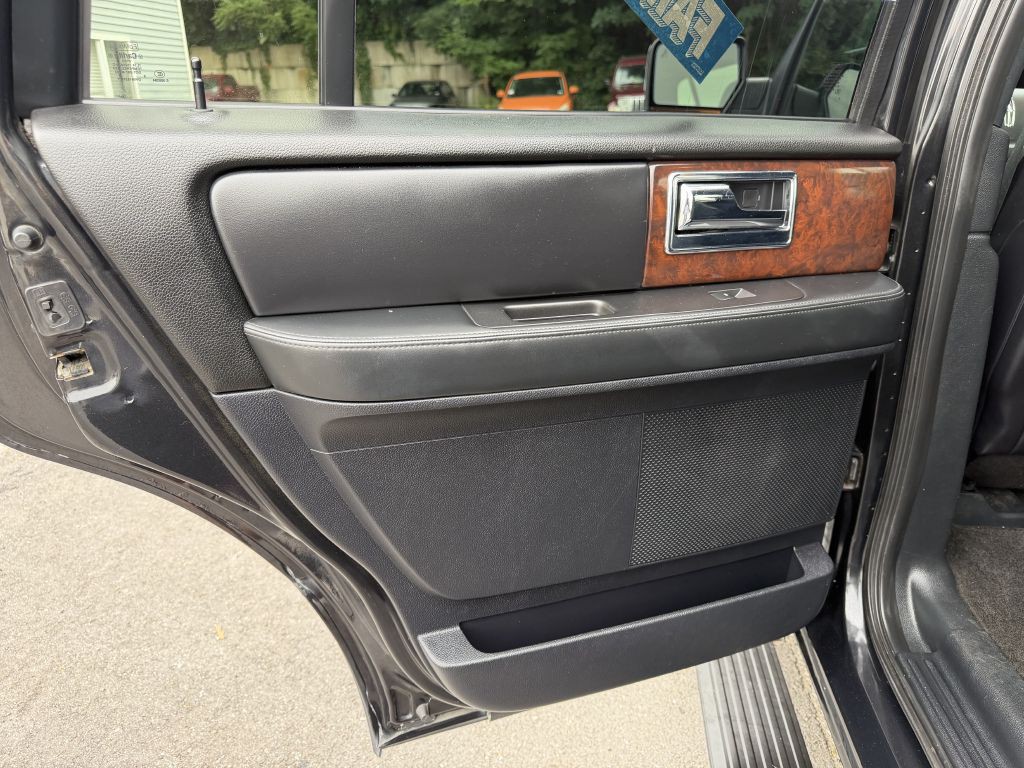 2015 Lincoln Navigator Image 35