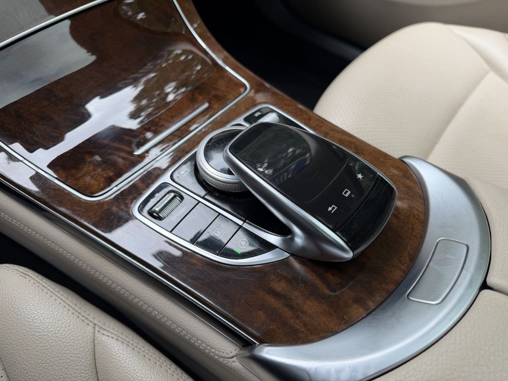 2016 Mercedes-Benz GLC-Class Image 16