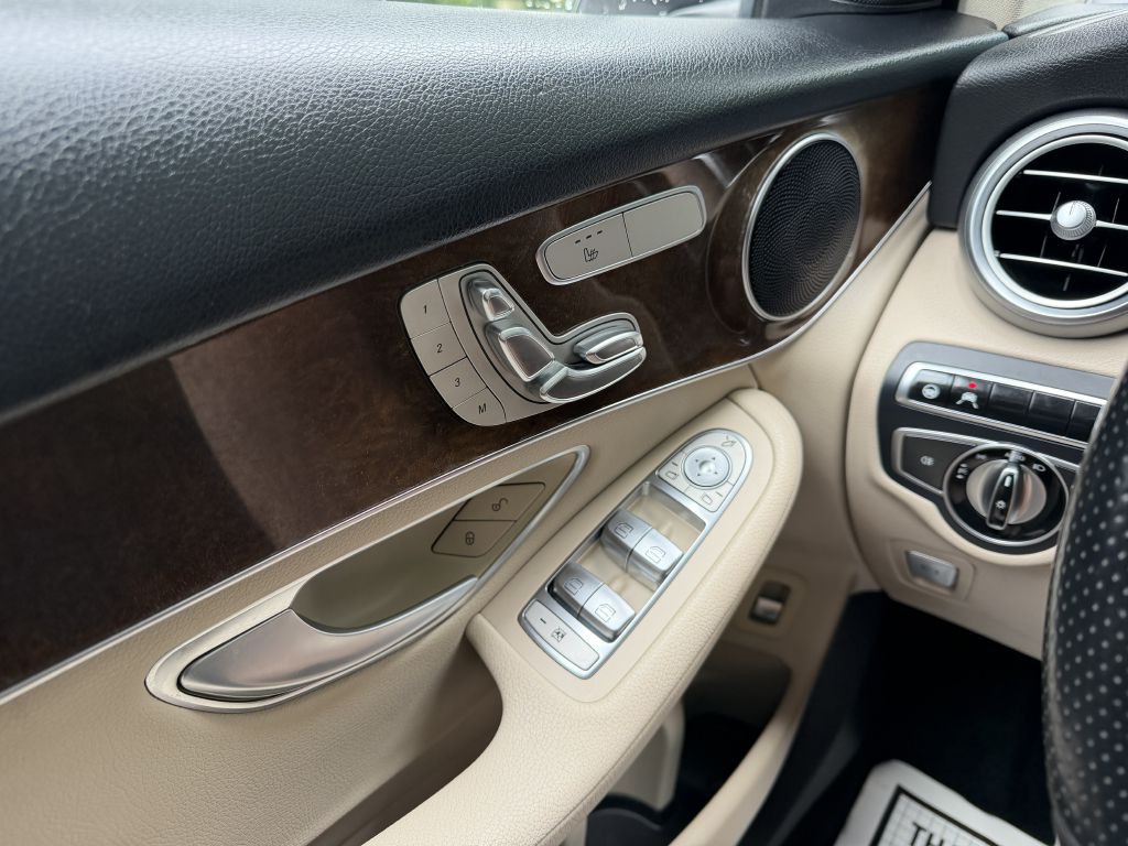 2016 Mercedes-Benz GLC-Class Image 17