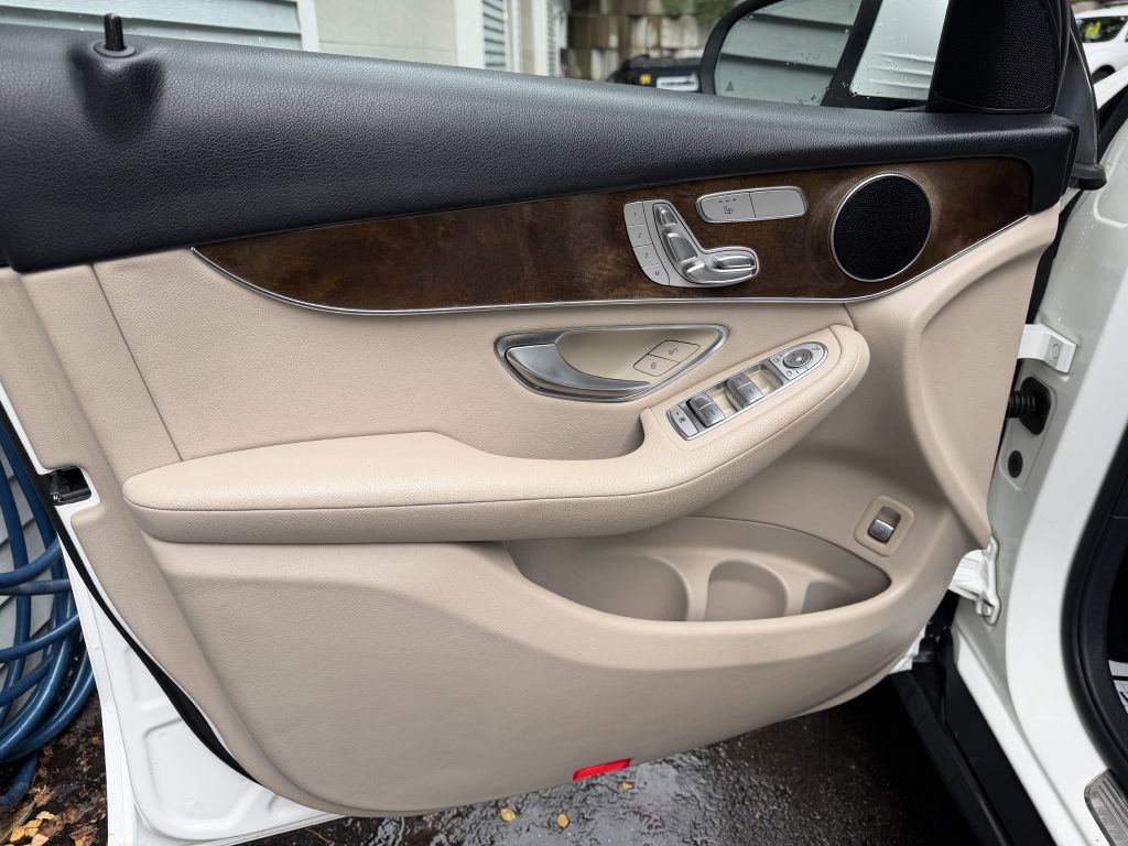 2016 Mercedes-Benz GLC-Class Image 23